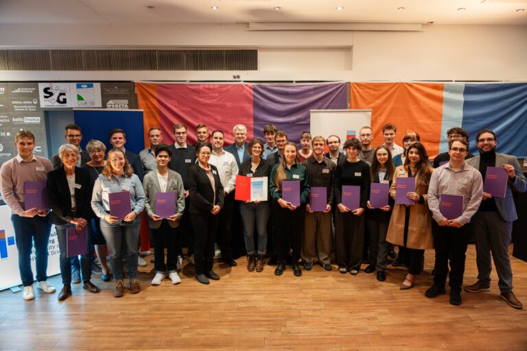 Hochschule Flensburg würdigt herausragende Studierende – Vergabefeier des Deutschlandstipendiums in der Cupra Lounge